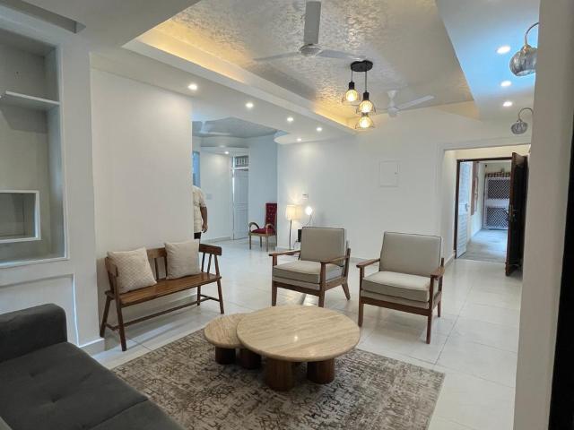 Rental | 3 BHK + Servant Room 1900 Sq.Ft. Apartment in Alankar CGHS