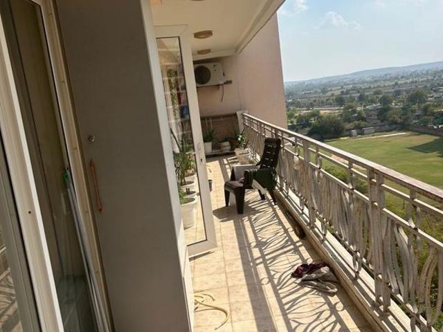 Rental | 3 BHK + Servant Room 1931 Sq.Ft. Apartment in DLF The Skycourt