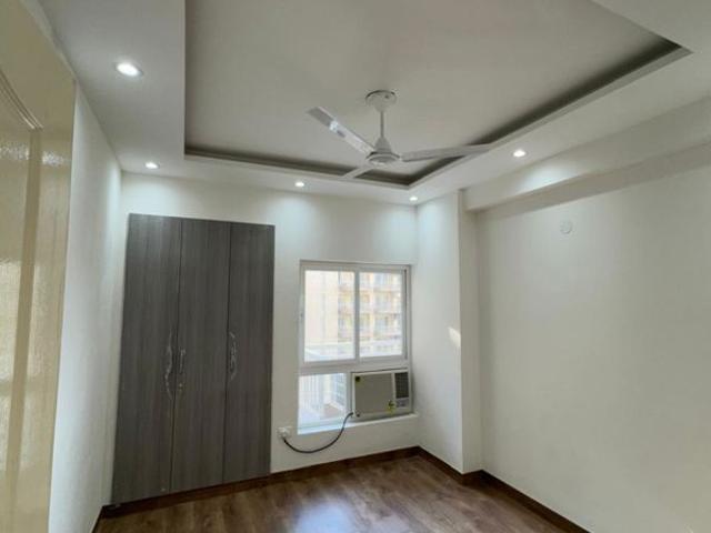 Rental | 3 BHK + Servant Room 1120 Sq.Ft. Apartment in Silverglades The Melia