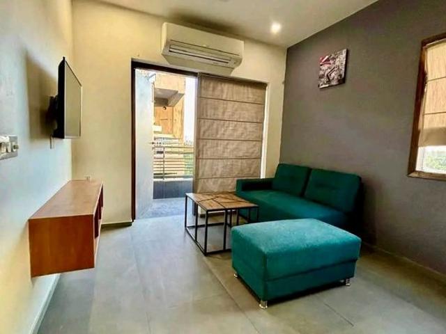 Rental | 3 BHK + Servant Room 1300 Sq.Ft. Apartment in Chattarpur