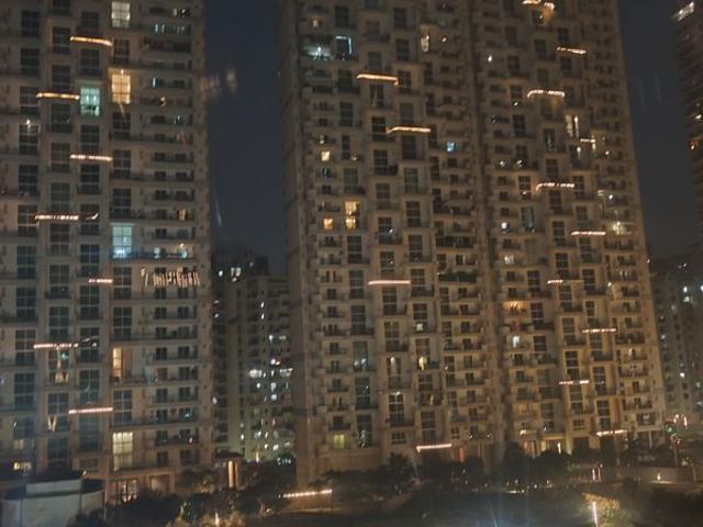 Rental | 3 BHK + Servant Room 2500 Sq.Ft. Apartment in Mahagun Mezzaria