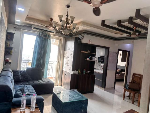 Rental | 3 BHK + Servant Room 2500 Sq.Ft. Apartment in Mahagun Mezzaria
