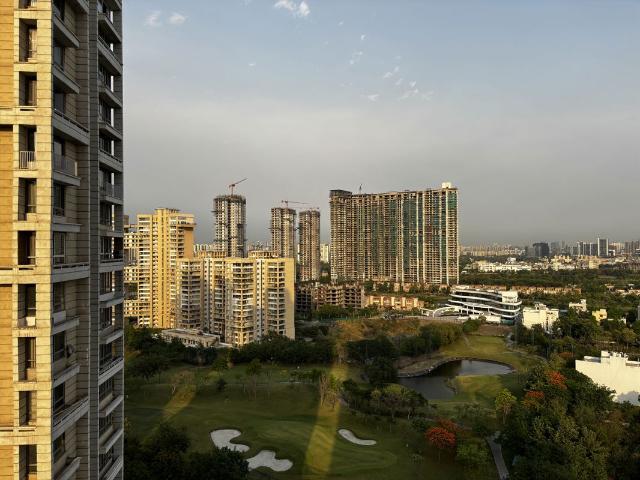 Rental | 3 BHK + Servant Room 2600 Sq.Ft. Apartment in Jaypee Imperial Court