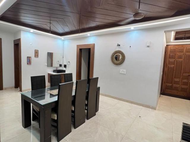 Rental | 3 BHK + Servant Room 2600 Sq.Ft. Apartment in Sector 104