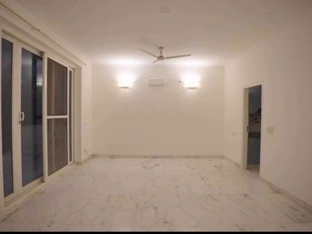 Rental | 3 BHK + Servant Room 2000 Sq.Ft. Apartment in DLF City Phase IV
