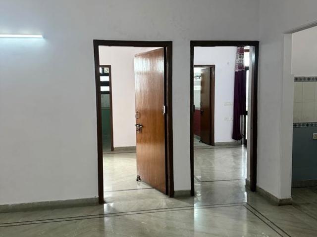 Rental | 3 BHK + Servant Room 2000 Sq.Ft. Apartment in Sector 47