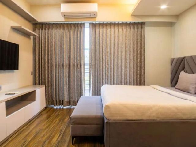 Rental | 3 BHK + Servant Room 2050 Sq.Ft. Apartment in Omaxe The Palace