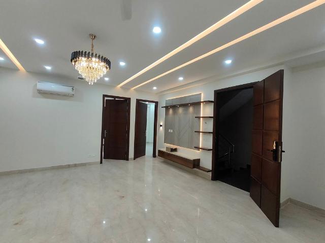 Rental | 3 BHK + Servant Room 2125 Sq.Ft. Apartment in Emaar The Palm Drive The Premier Terraces