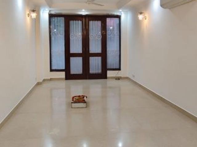 Rental | 3 BHK + Servant Room 217 Sq.Yd. Apartment in Defence Colony
