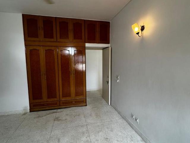 Rental | 3 BHK + Servant Room 2200 Sq.Ft. Apartment in Oasis Apartments