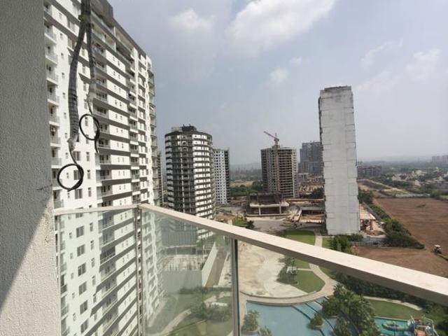 Rental | 3 BHK + Servant Room 2200 Sq.Ft. Apartment in Omaxe Lake