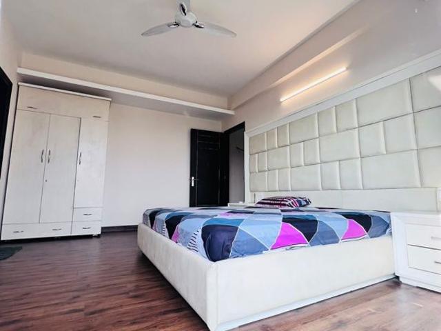 Rental | 3 BHK + Servant Room 2200 Sq.Ft. Apartment in Aerocity