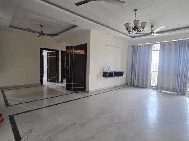 Rental | 3 BHK + Servant Room 2200 Sq.Ft. Apartment in Bhagwanti Apartment