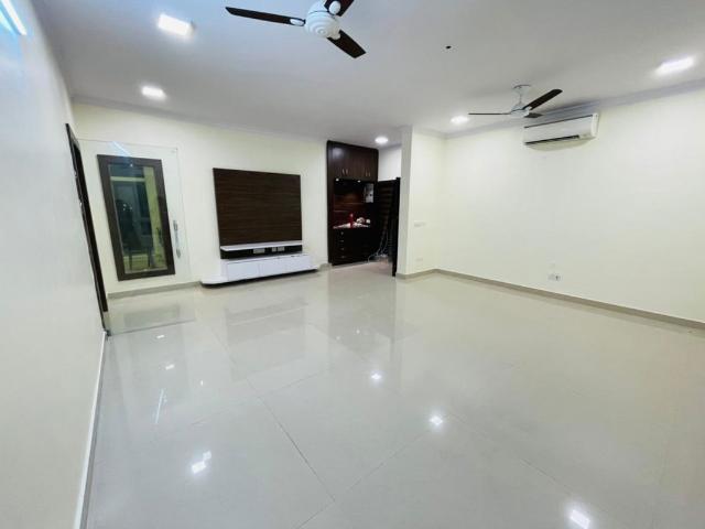 Rental | 3 BHK + Servant Room 2200 Sq.Ft. Apartment in Rohtas Presidential Tower