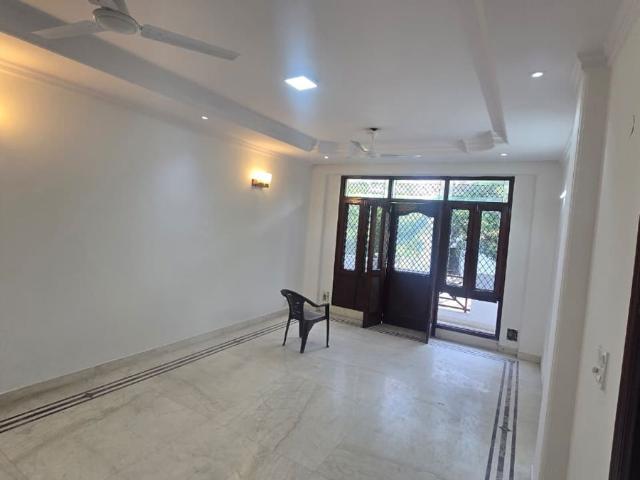 Rental | 3 BHK + Servant Room 230 Sq.Yd. Apartment in Sarvodaya Enclave