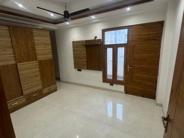 Rental | 3 BHK + Servant Room 2353 Sq.Ft. Apartment in BPTP Park Grandeura