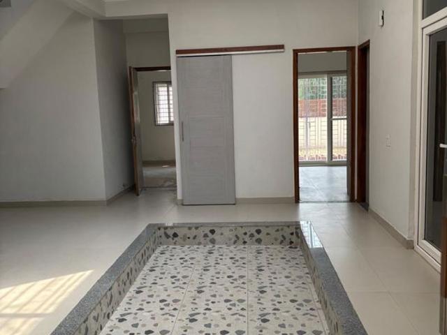 Rental | 3 BHK + Servant Room 342 Sq.Yd. Independent House in Sector 57