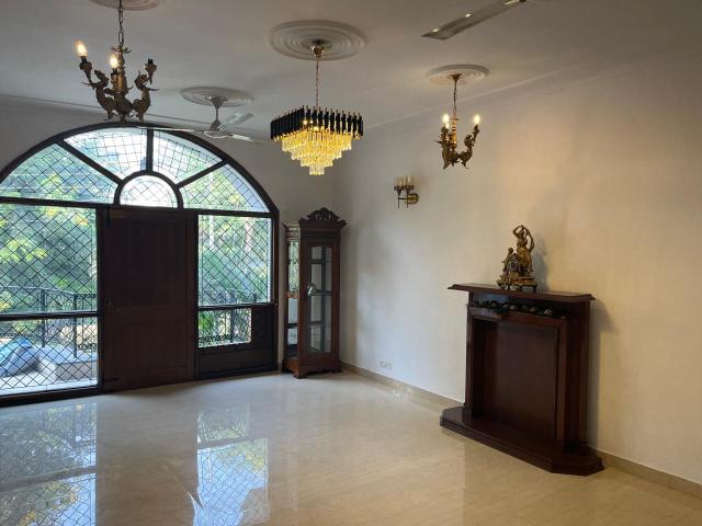 Rental | 3 BHK + Servant Room 3600 Sq.Ft. Independent House in RWA Apartments Sector 40