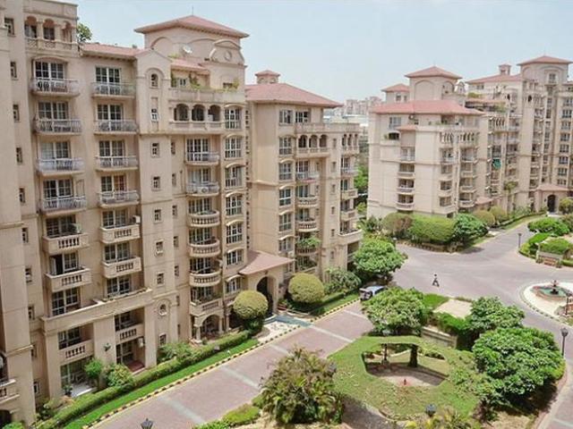Rental | 3 BHK + Servant Room 3000 Sq.Ft. Apartment in DLF Beverly Park II