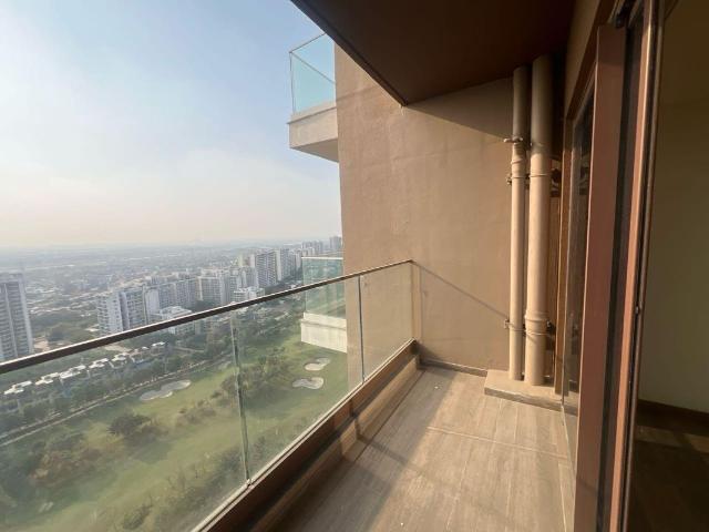 Rental | 3 BHK + Servant Room 3000 Sq.Ft. Apartment in Kalpataru Vista