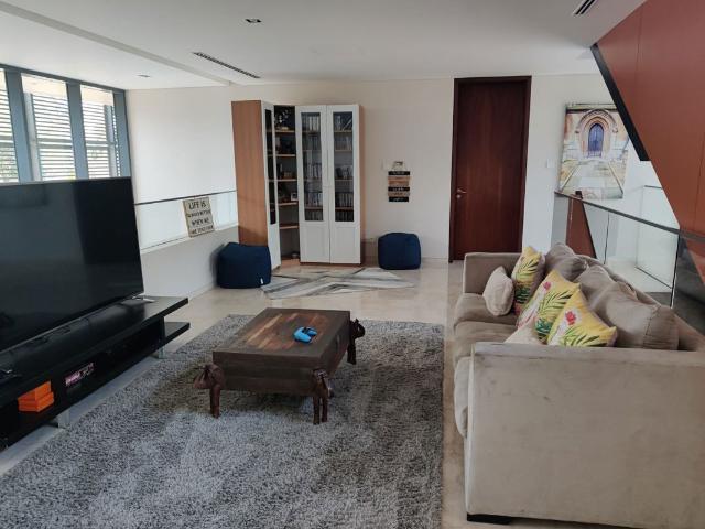Rental | 3 BHK + Servant Room 3000 Sq.Ft. Apartment in Regency Liqury