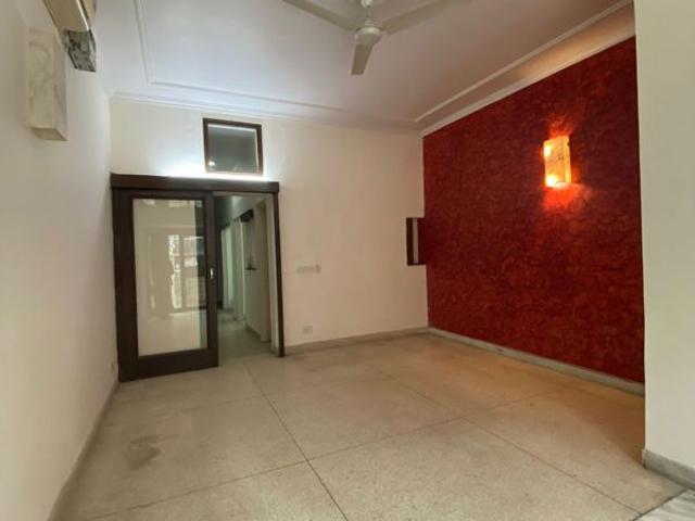 Rental | 3 BHK + Servant Room 300 Sq.Yd. Apartment in Safdarjung Enclave