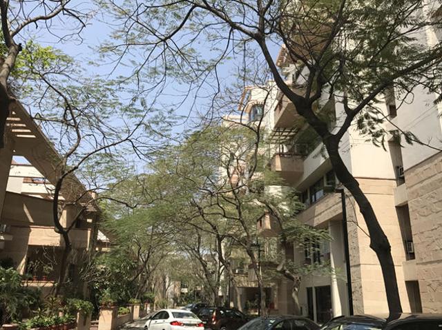 Rental | 3 BHK + Servant Room 3258 Sq.Ft. Apartment in Itc Silverglades Laburnum