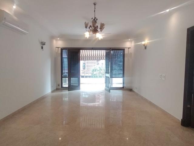 Rental | 3 BHK + Servant Room 325 Sq.Yd. Apartment in Defence Colony