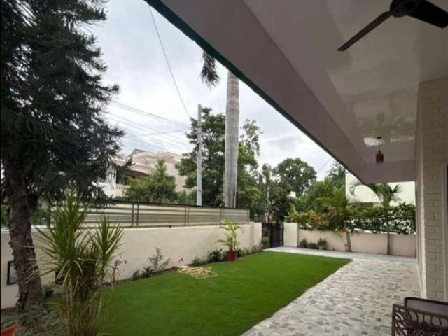 Rental | 3 BHK + Servant Room 5500 Sq.Ft. Independent House in Sector 35