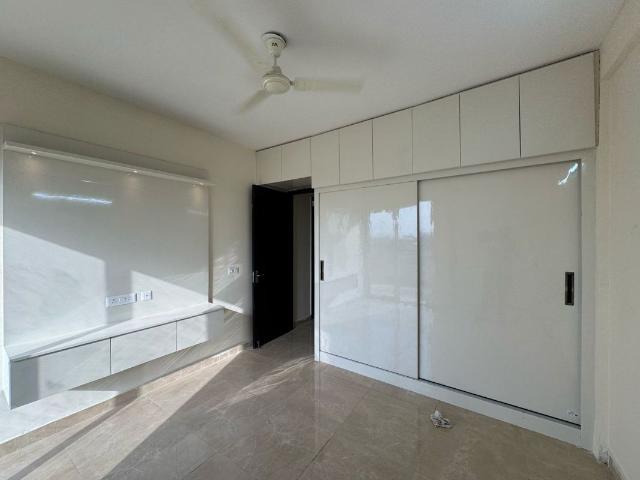 Rental | 3 BHK + Servant Room 756 Sq.Ft. Apartment in Signature Global Park