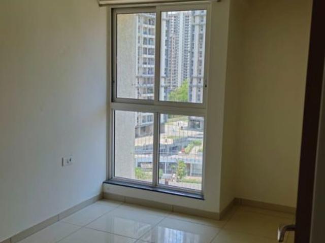 Rental | 3 BHK + Servant Room 900 Sq.Ft. Apartment in Godrej Emerald