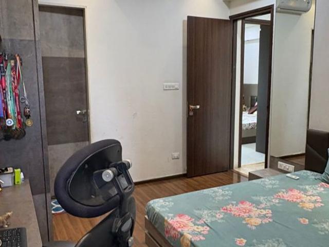 Rental | 3 BHK + Servant Room 900 Sq.Ft. Apartment in Vijay Nagari Annex