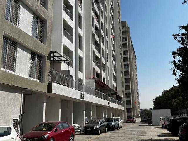 Rental | 3 BHK + Study Room 1300 Sq.Ft. Apartment in Mantra Parkview