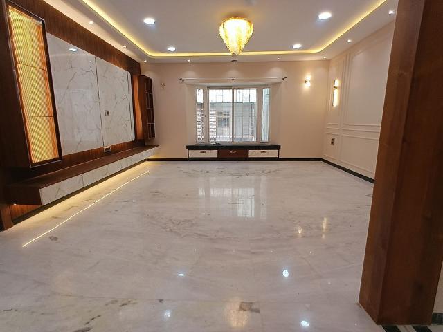 Rental | 3 BHK + Study Room 2100 Sq.Ft. Apartment in Frazer Apartments