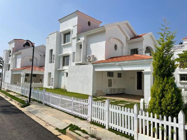 Rental | 3 BHK + Study Room 2850 Sq.Ft. Apartment in Hiranandani Cottages