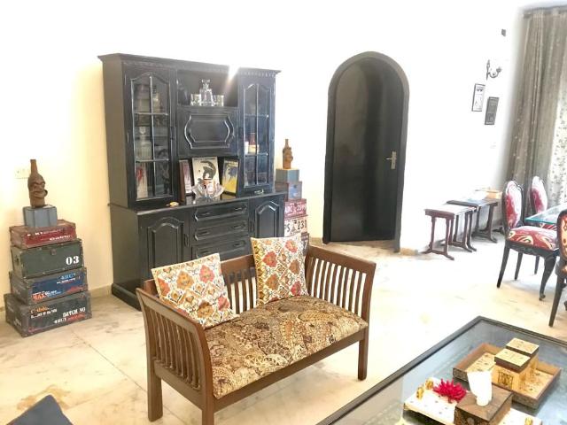 Rental | 3 BHK + Study Room,Extra Room,Basement 275 Sq.Yd. Apartment in Sector 31