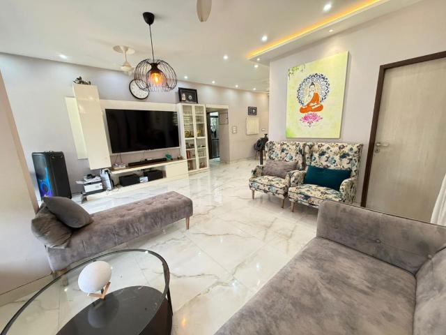 Rental | 3 BHK + Study Room,Extra Room,Store Room 1420 Sq.Ft. Apartment in Oshiwara