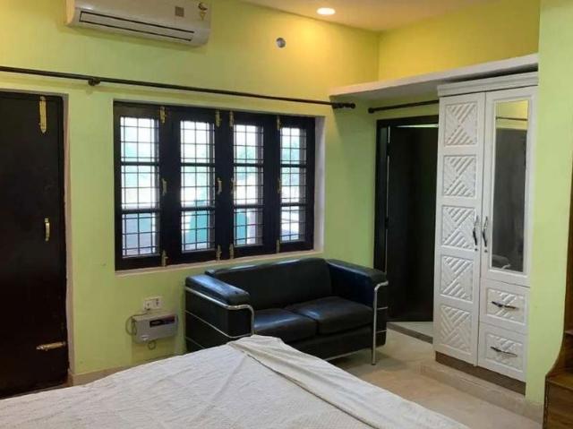 Rental | 3 BHK + Store Room 1406 Sq.Ft. Apartment in Hazratganj