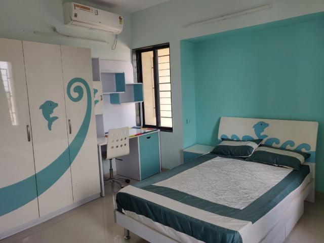 Rental | 3 BHK + Store Room 1400 Sq.Ft. Apartment in Amit Sapphire Park