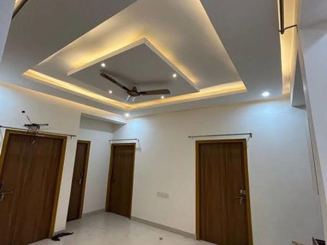 Rental | 3 BHK + Store Room 1500 Sq.Ft. Apartment in Isha Apartments Mahanagar