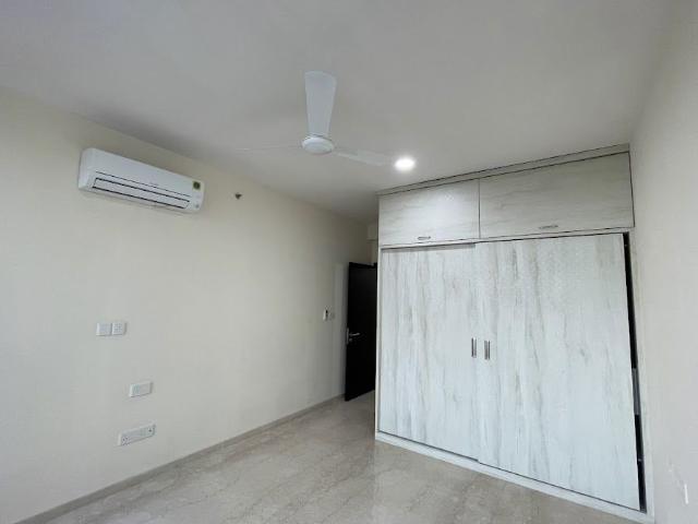 Rental | 3 BHK + Store Room 1520 Sq.Ft. Apartment in Oberoi Realty Esquire