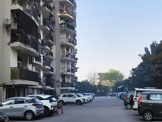 Rental | 3 BHK + Store Room 1550 Sq.Ft. Apartment in Gaur Valerio