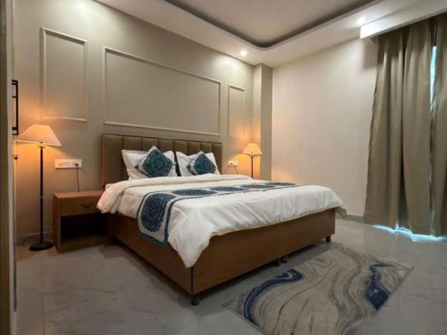 Rental | 3 BHK + Store Room 1760 Sq.Ft. Apartment in Gomti Nagar