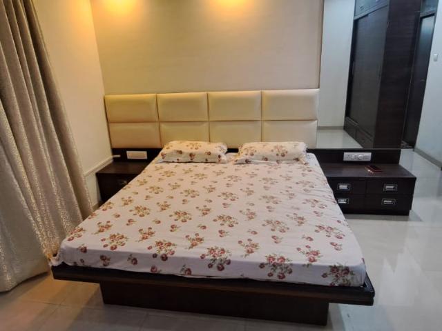 Rental | 3 BHK + Store Room 1800 Sq.Ft. Apartment in Adhiraj Cypress