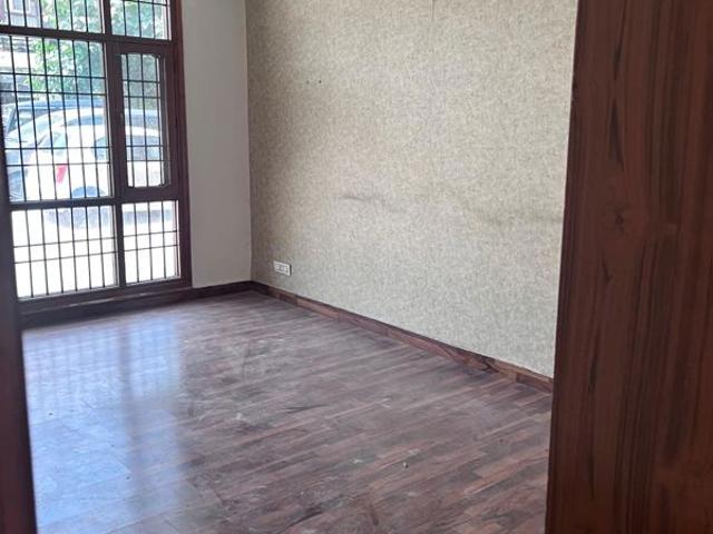 Rental | 3 BHK + Store Room 1800 Sq.Ft. Apartment in Sector 51