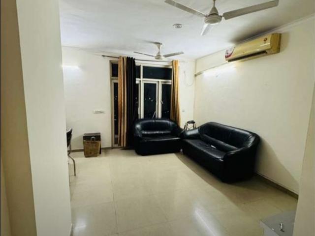 Rental | 3 BHK + Store Room 1860 Sq.Ft. Apartment in Hazratganj