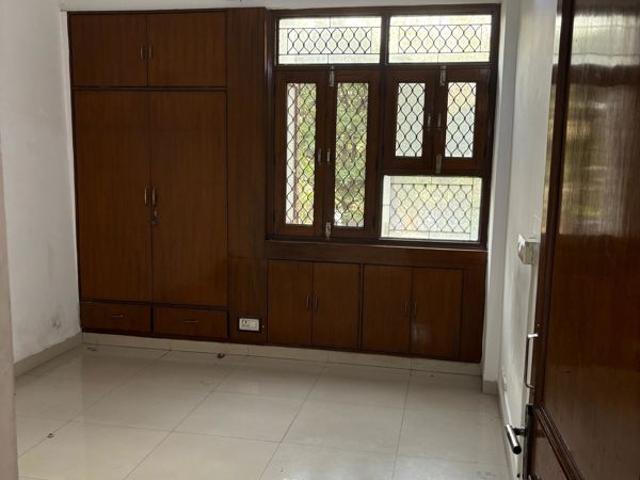 Rental | 3 BHK + Store Room 1900 Sq.Ft. Apartment in Sector 19 Dwarka