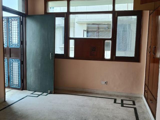 Rental | 3 BHK + Store Room 2000 Sq.Ft. Apartment in Sector 11 Dwarka