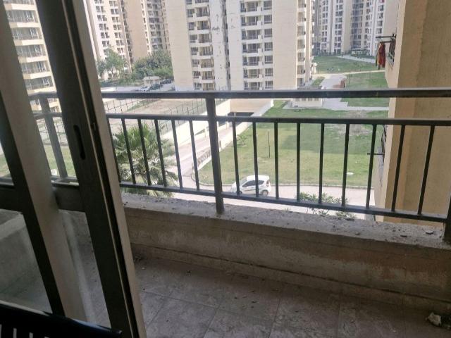 Rental | 3 BHK + Pooja Room 1200 Sq.Ft. Apartment in Jaypee Greens Kosmos
