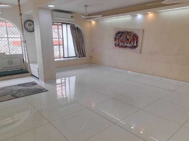 Rental | 3 BHK + Pooja Room 1500 Sq.Ft. Apartment in Vaibhav Building